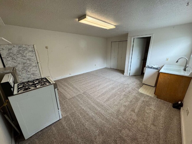Photo - Studio Cottage / 1/2 off 3rd Month's Rent Unit B