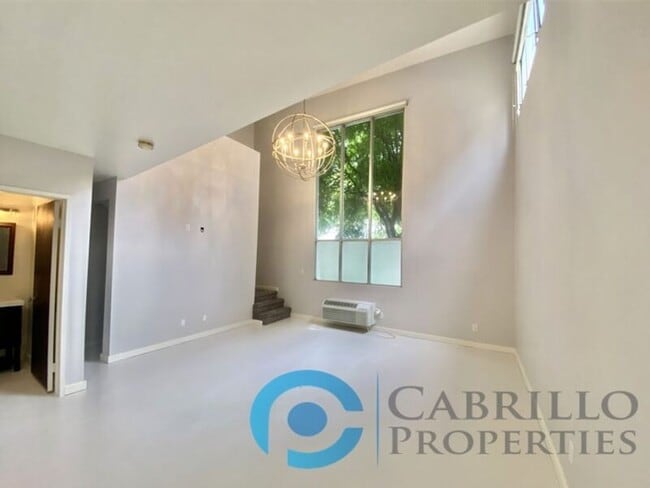 Photo - 908 G St