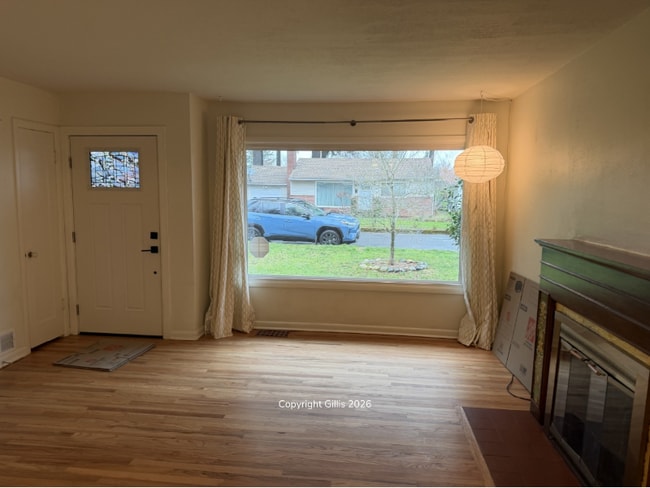 Photo - 12050 NE Broadway