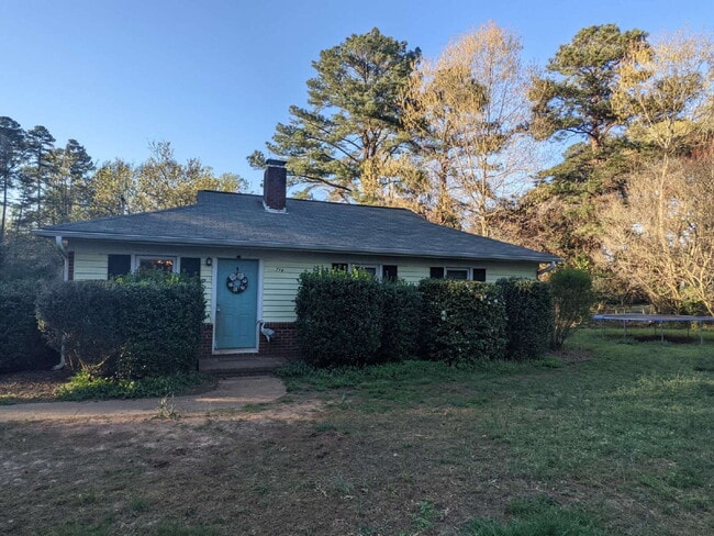 Building Photo - Fully fenced in yard and convenient location.
