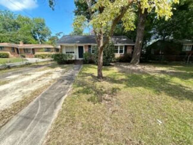 3 Bed/1 Bath in Rosewood - 3 Bed/1 Bath in Rosewood Casa