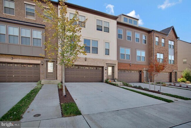 Photo - 130 Capital Ct Townhome