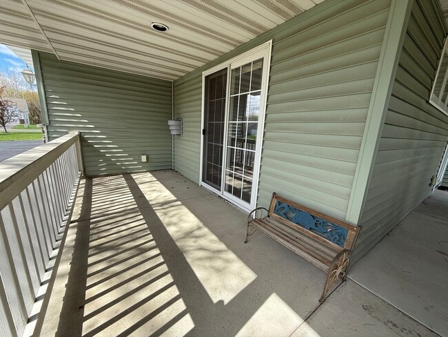 Photo - Lovely 3BR/3BA Otsego End Unit Townhome Available June!