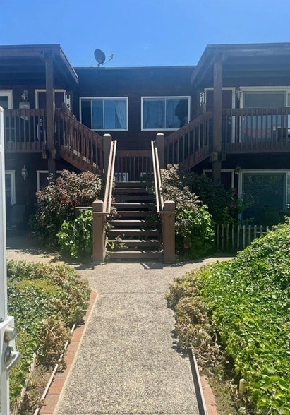 8151 Camino Del Oro