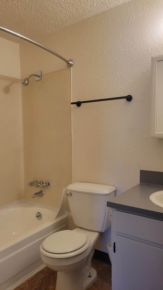 Full Bath - 6910 S Madison St