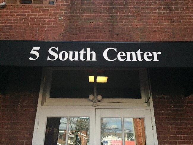 Building Photo - 5 S Center St Unit 1A