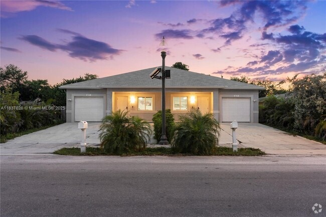Building Photo - 817-819 NW 1st Ave Unit 819 Rental