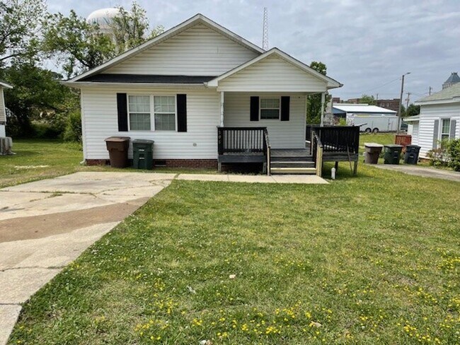 READY TO MOVE IN! 3 BEDS/2 BATHS! - READY TO MOVE IN! 3 BEDS/2 BATHS!