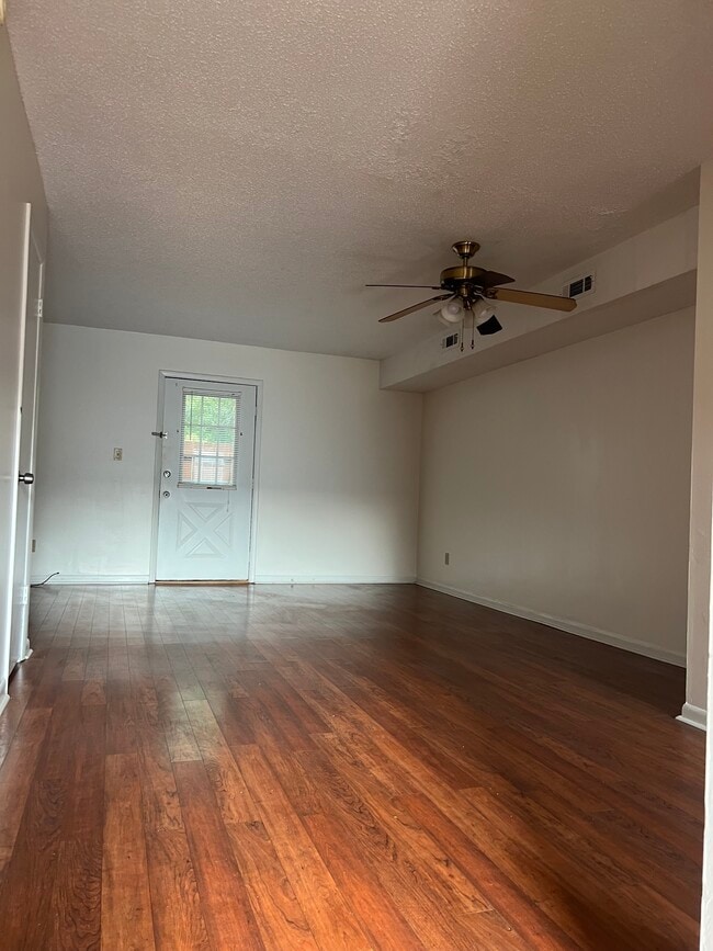 Photo - 205 Marinawoods Dr SE