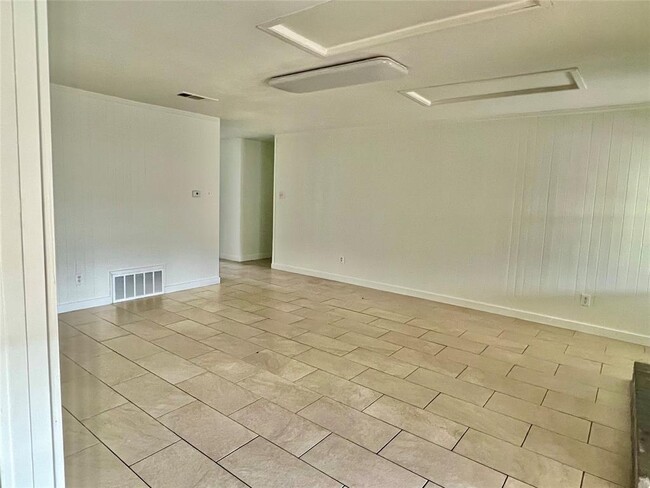 Photo - 10806 Humington Dr