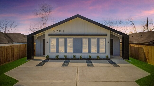 Photo - 5201 Fairchild St