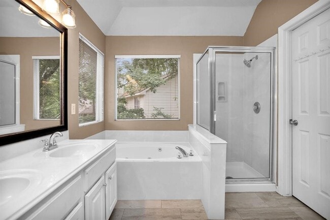 Photo - 111 S Winterport Cir