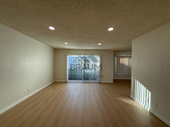 Photo - 6041 Whitsett Ave Unit 108