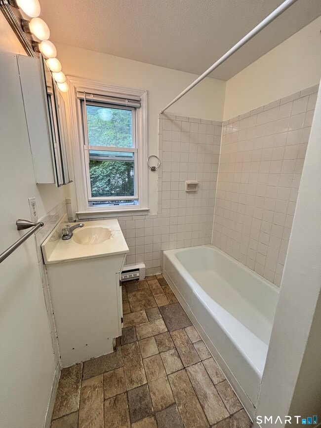 99 Maple Ave Unit 2F