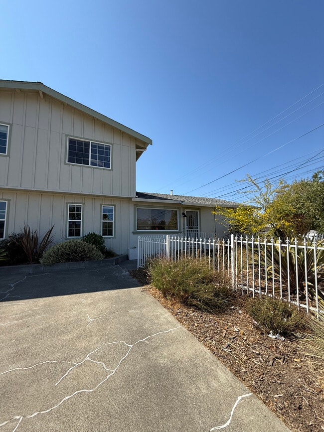 Building Photo - 223 Mendocino St Rental