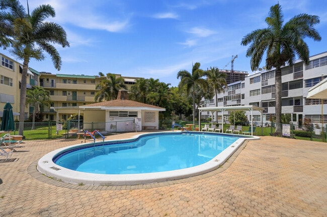 Building Photo - 1333 E Hallandale Beach Blvd Unit 335