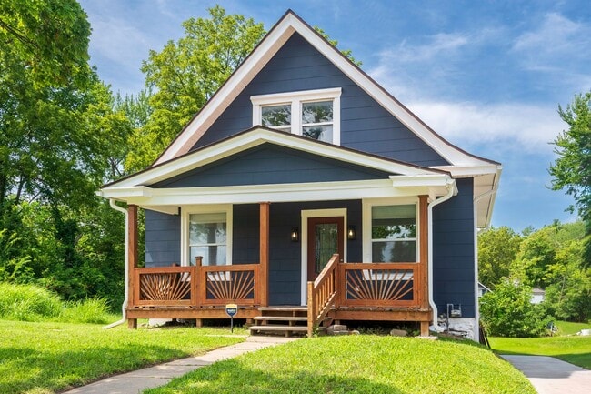 Building Photo - Charming 3-Bedroom Home with Spacious Layo...