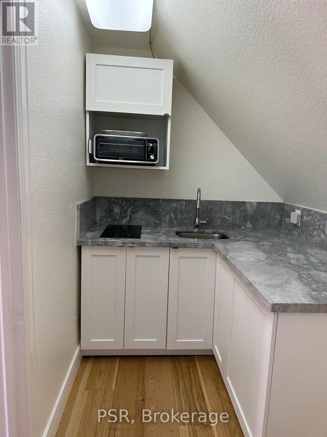 Photo - 25 Coulson Ave Unit 3RD FL