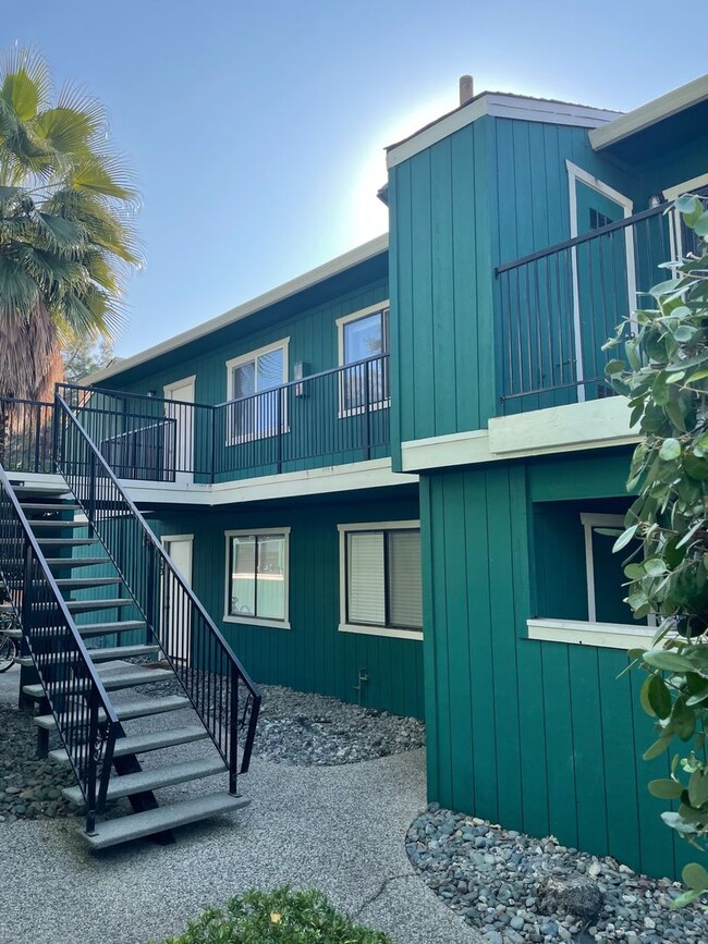 Building Photo - 458 Nord Ave Unit 458 Nord Ave #1 Rental