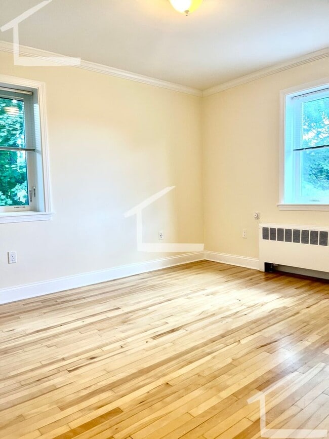 Photo - Beautiful Renovated 1 bed unit for 9/1/2025.