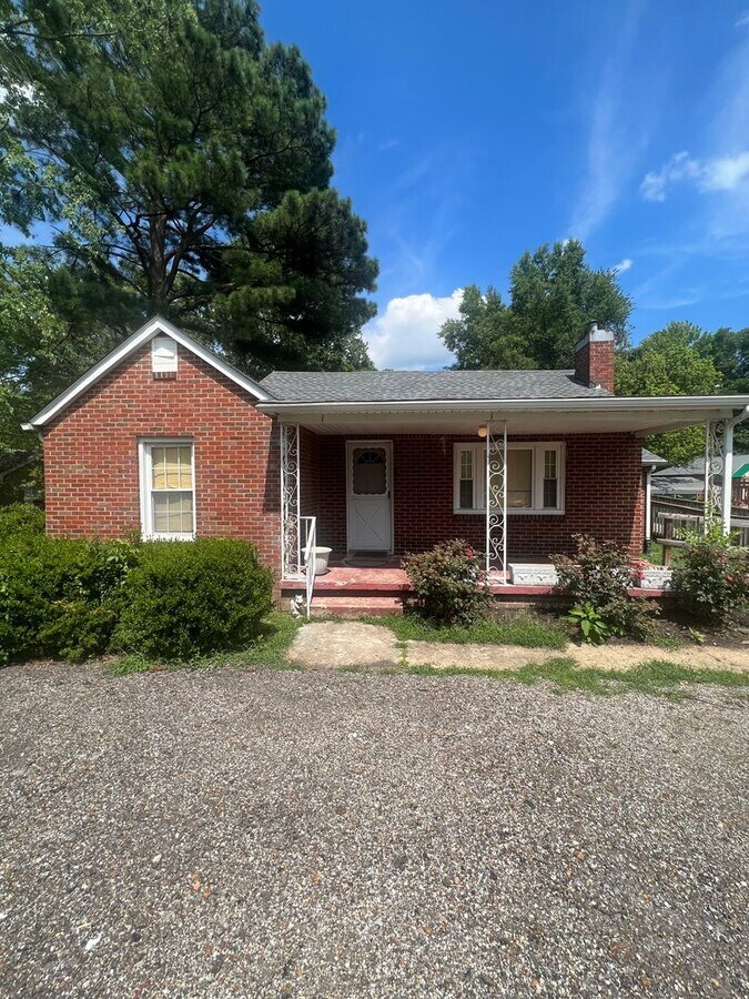 Quaint Brick Home in Martin! - Quaint Brick Home in Martin!