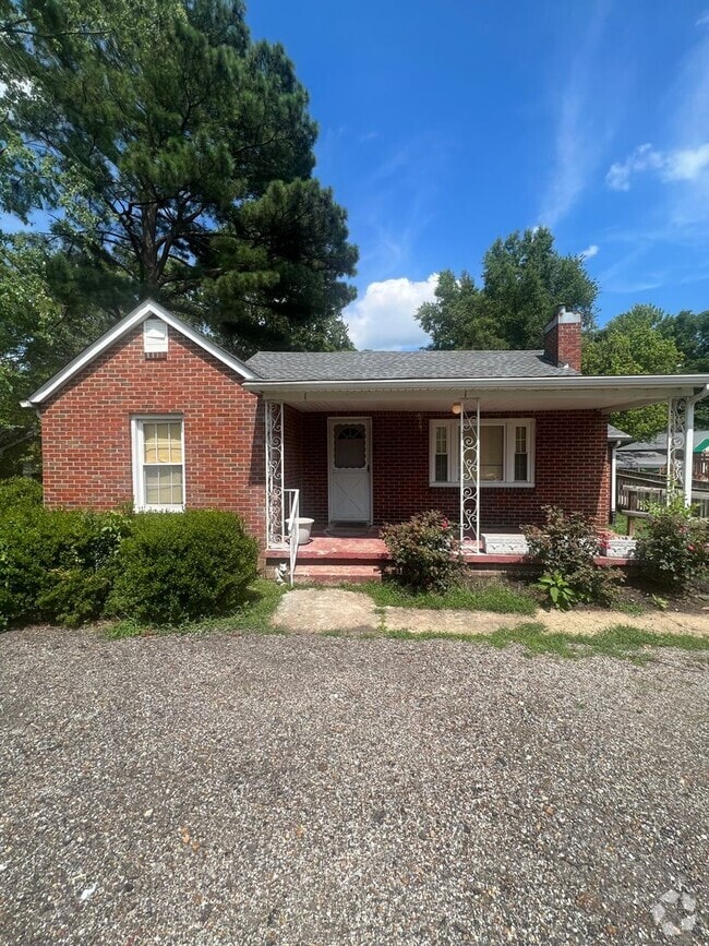Building Photo - Quaint Brick Home in Martin!