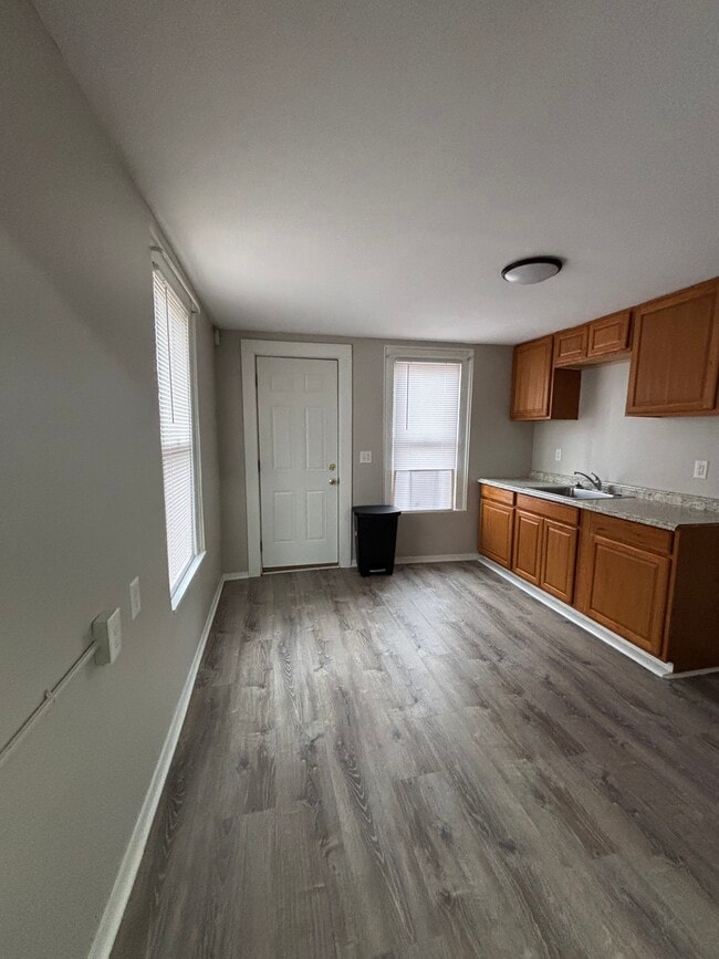 Building Photo - 18 Seminary Ave Unit 18.5 Seminary-1