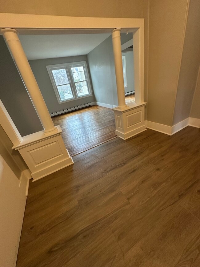 Building Photo - 61 Main St Unit 61D