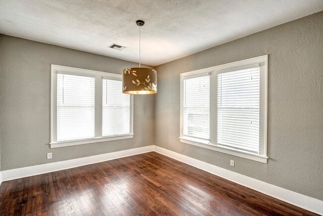 Photo - 1135 Woodland St