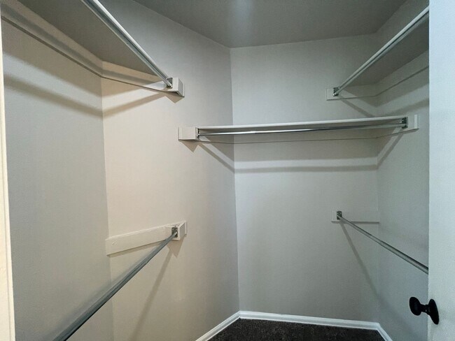 Photo - Northridge Dr Unidad Rm A (Master Bedroom)