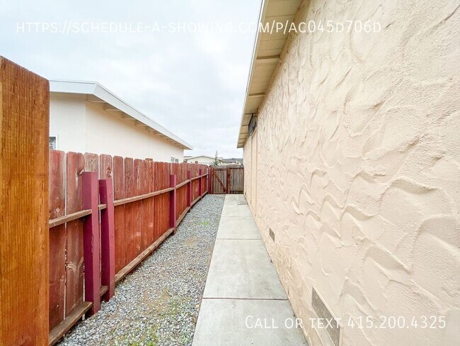 Photo - 1615 Flores St