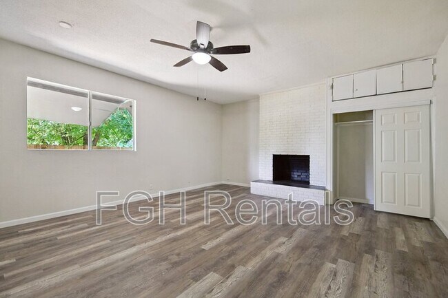 Photo - 2215 Hays St