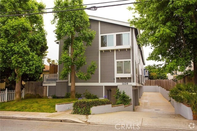 Building Photo - 1420 12th St Rental