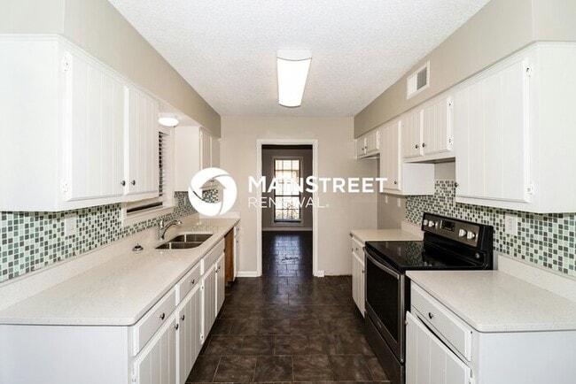 5 Bedroom Pet-Friendly Home in Memphis, TN with Main Street Renewal