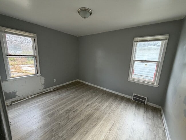 Photo - For Lease: Totally updated 3 Bedroom 1 Bath Welcome Section 8