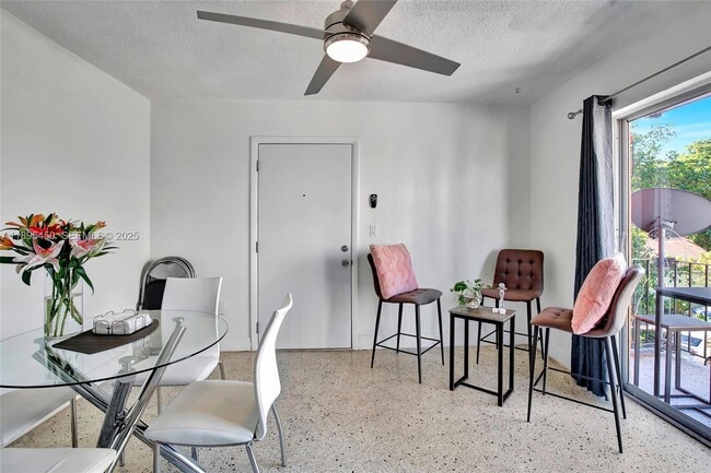 Photo - 458 SW 9th St Unidad 8