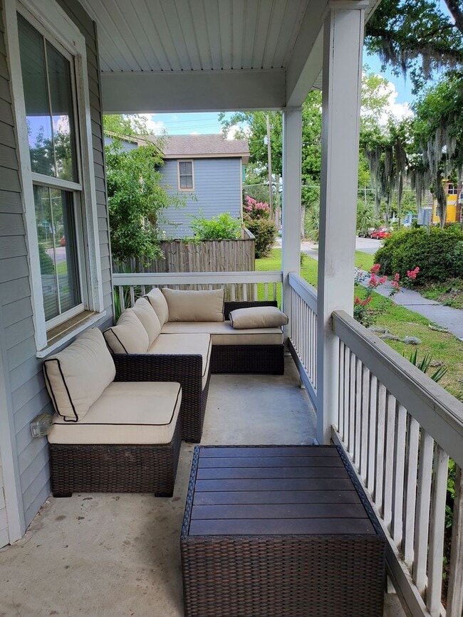 Photo - Newly Renovated 2B Apartment just Blocks f... Unit Lower