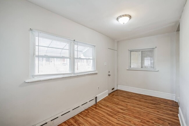 Photo - 5740 Hunter St