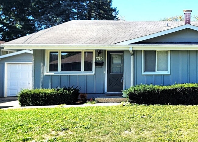 Building Photo - 70 Pine Ct