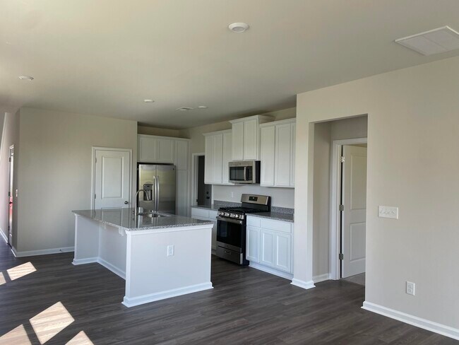 Photo - 634 Manitou Cir