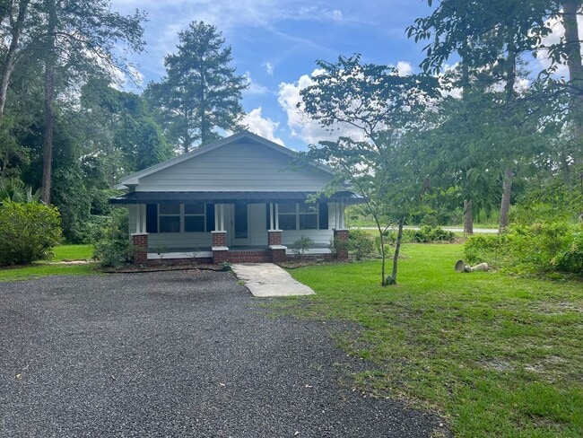 Photo - Charming 3 Bedroom Home with Rustic Farmho...