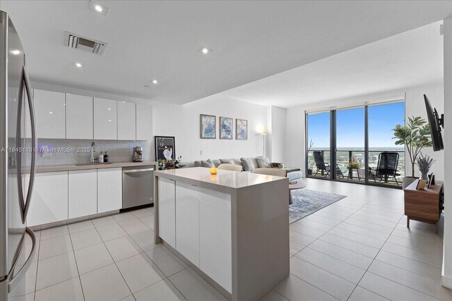 Building Photo - 1600 NE 1st Ave Unit 3718 Rental