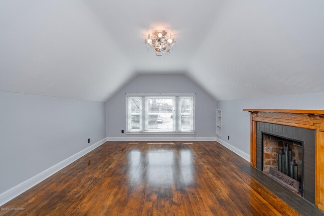 Photo - 2011 Woodbourne Ave Unit 2