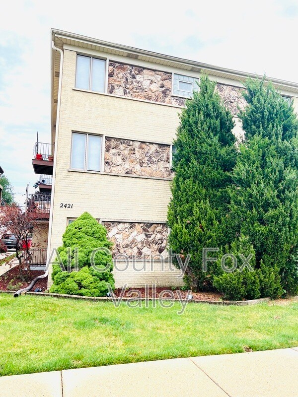 2421 N 77th Ct Condo Condo for Rent in Elmwood Park, IL