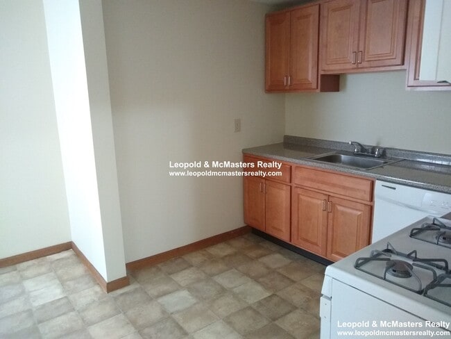 Photo - 95 Nichols Ave Unit 96 Nichols B