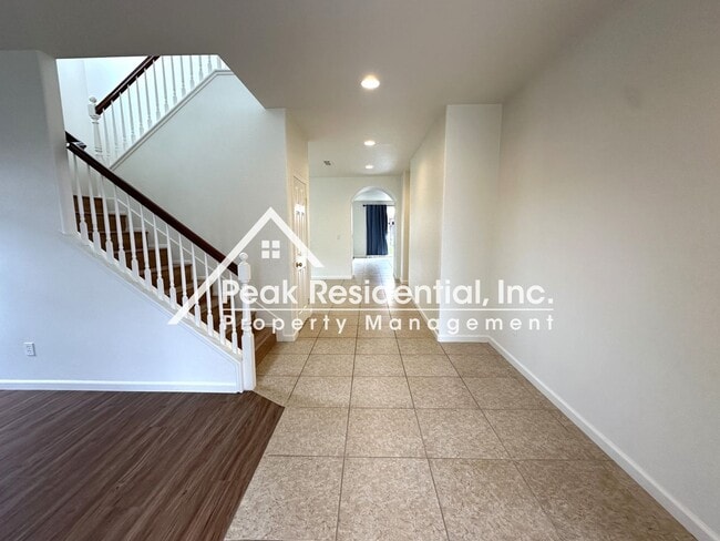 1811 Waterfall Dr