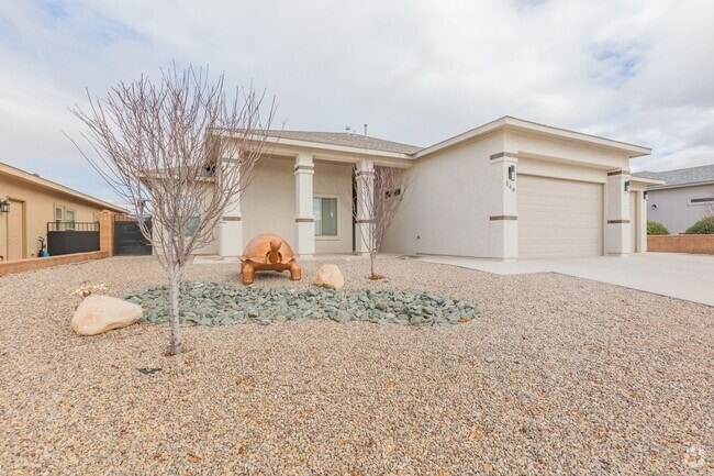 Building Photo - Modern 4 Bed 3 Bath - Pets Allowed! Rental