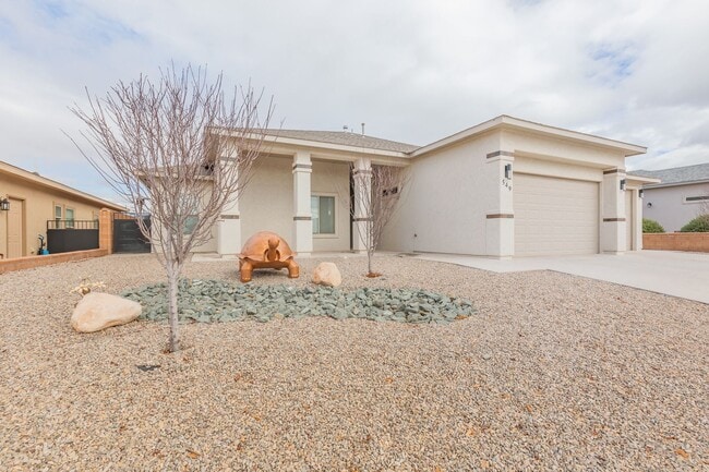 Modern 4 Bed 3 Bath - Pets Allowed! - Modern 4 Bed 3 Bath - Pets Allowed! House