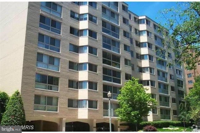Building Photo - 922 24th St NW Unit 706 Rental