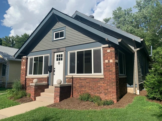 Building Photo - 705 S Park Ave